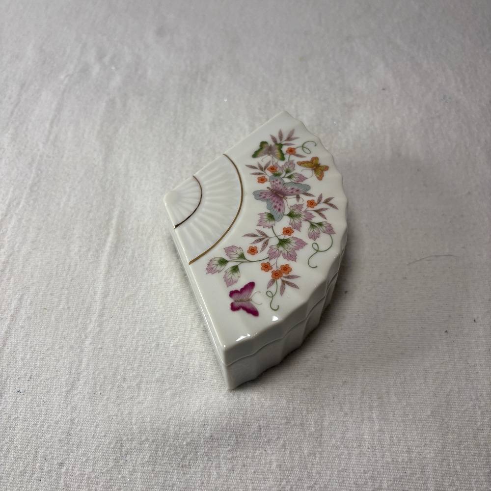 Vintage Avon 1980 Butterfly Fantasy Floral Fan Shaped Trinket Box with Lid